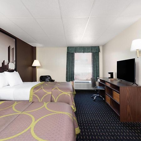 Super 8 by Wyndham Columbus Hotel Bagian luar foto