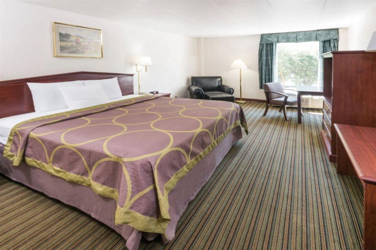 Super 8 by Wyndham Columbus Hotel Bagian luar foto
