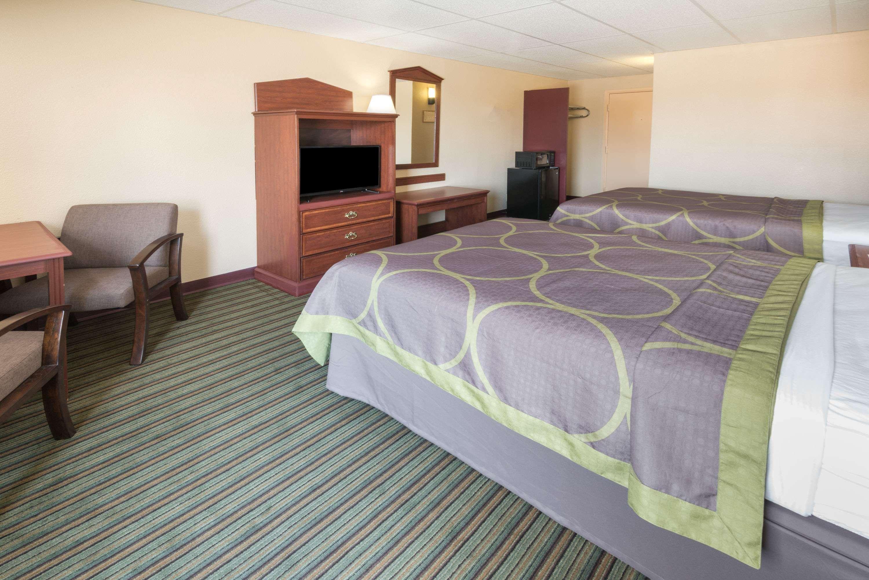 Super 8 by Wyndham Columbus Hotel Bagian luar foto