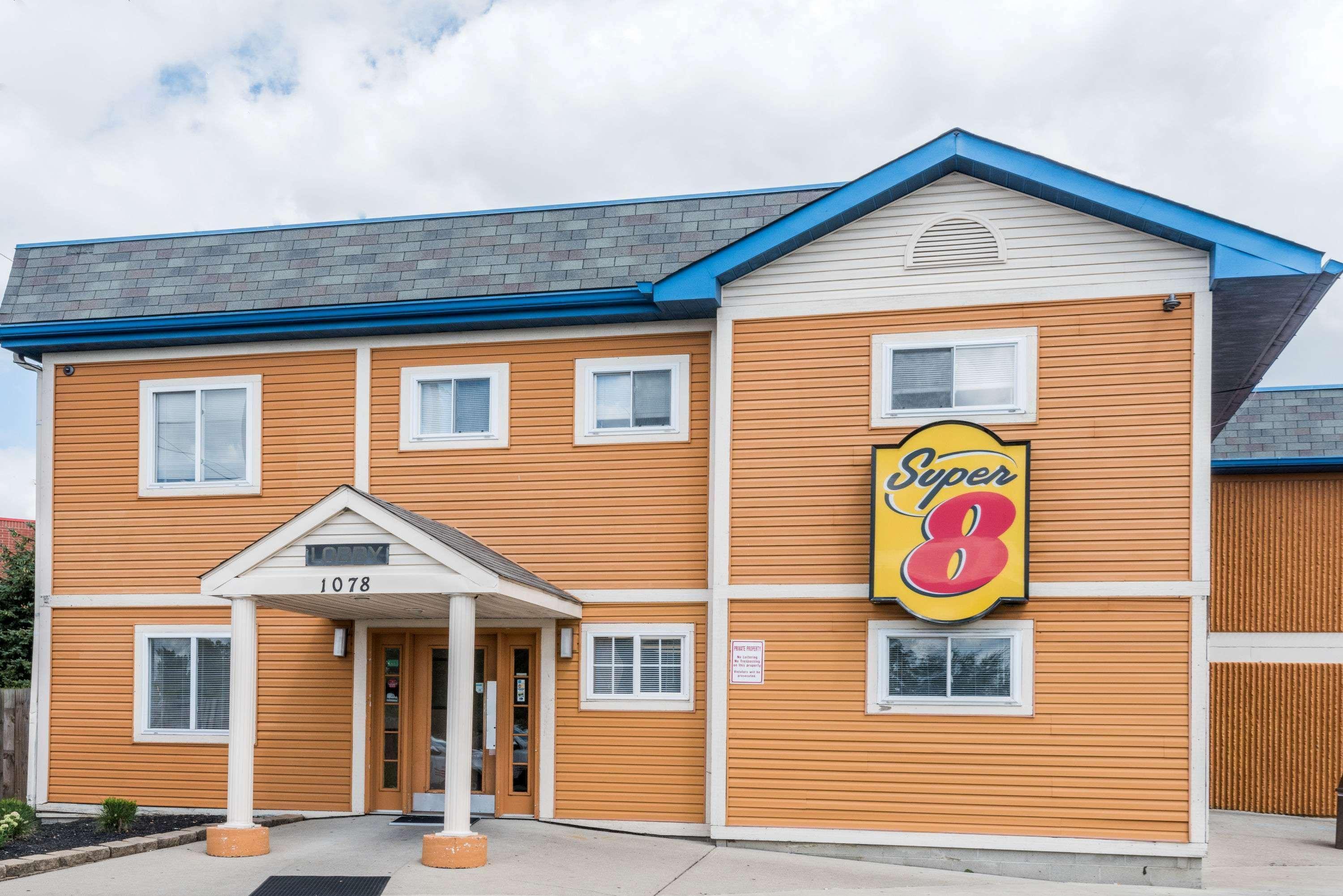 Super 8 by Wyndham Columbus Hotel Bagian luar foto