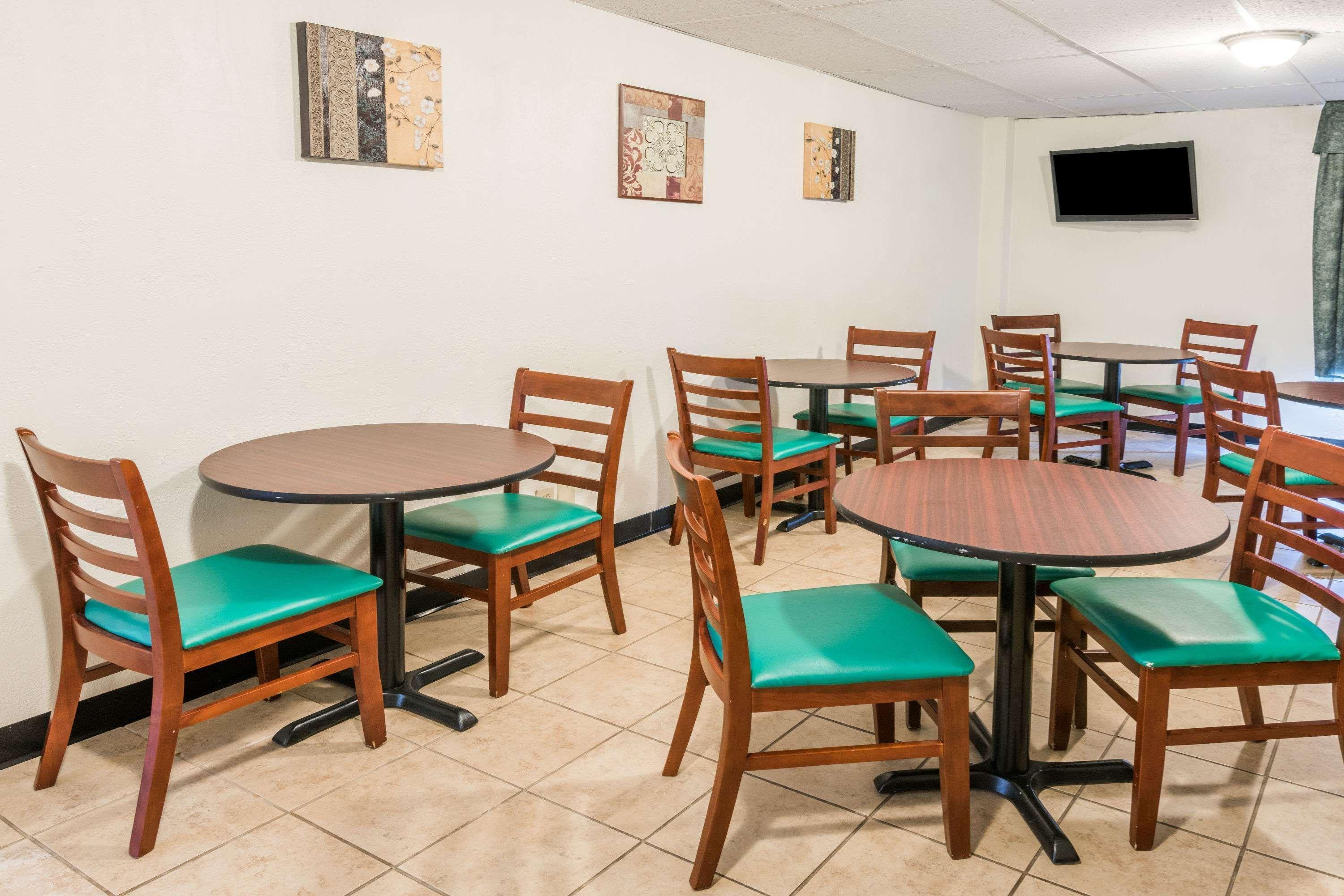 Super 8 by Wyndham Columbus Hotel Bagian luar foto