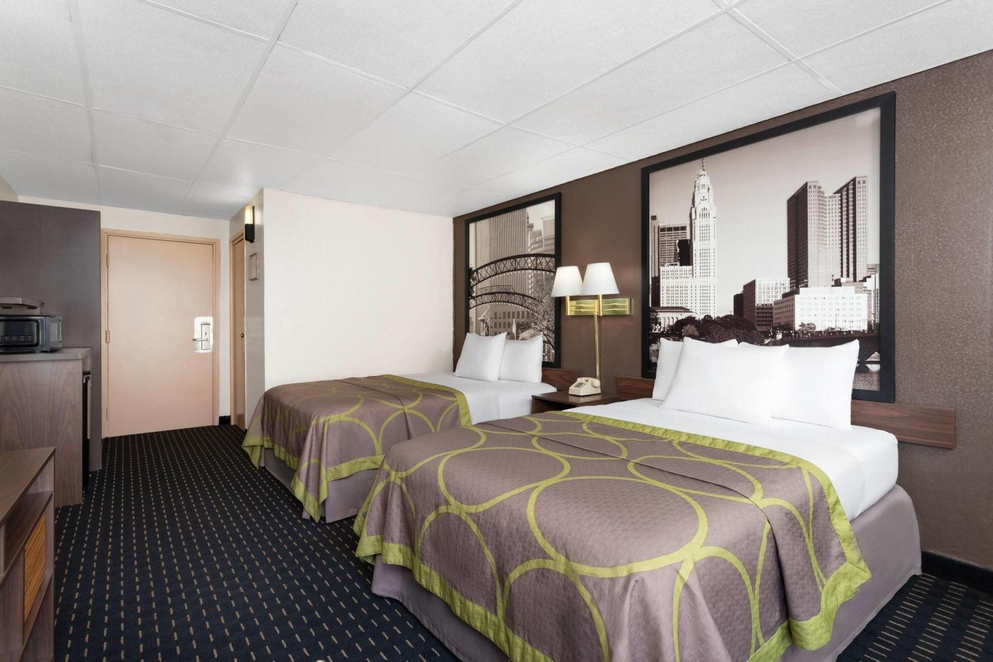 Super 8 by Wyndham Columbus Hotel Bagian luar foto