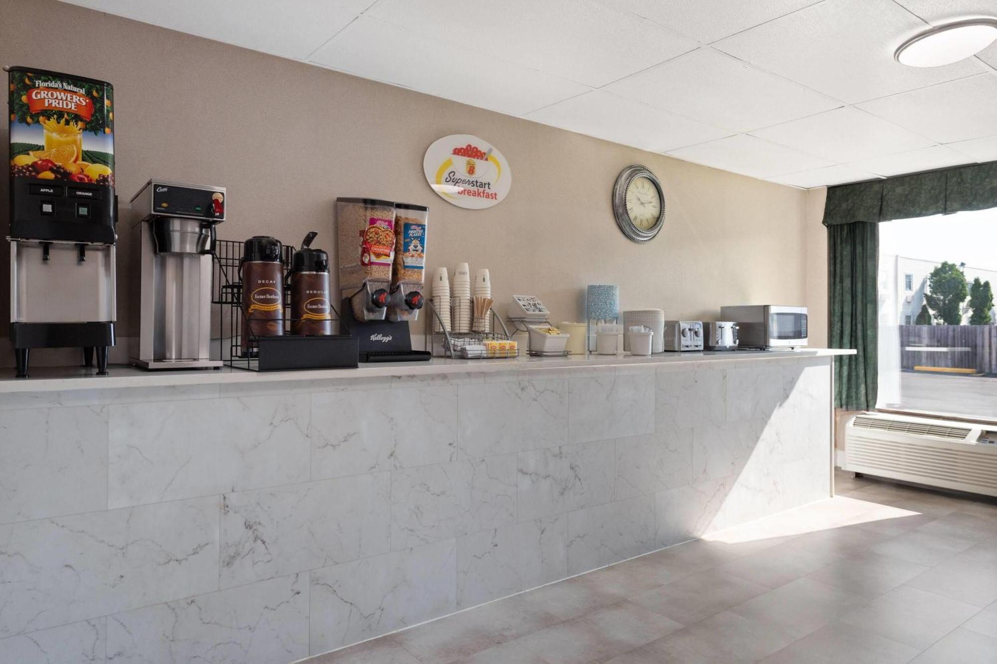 Super 8 by Wyndham Columbus Hotel Bagian luar foto