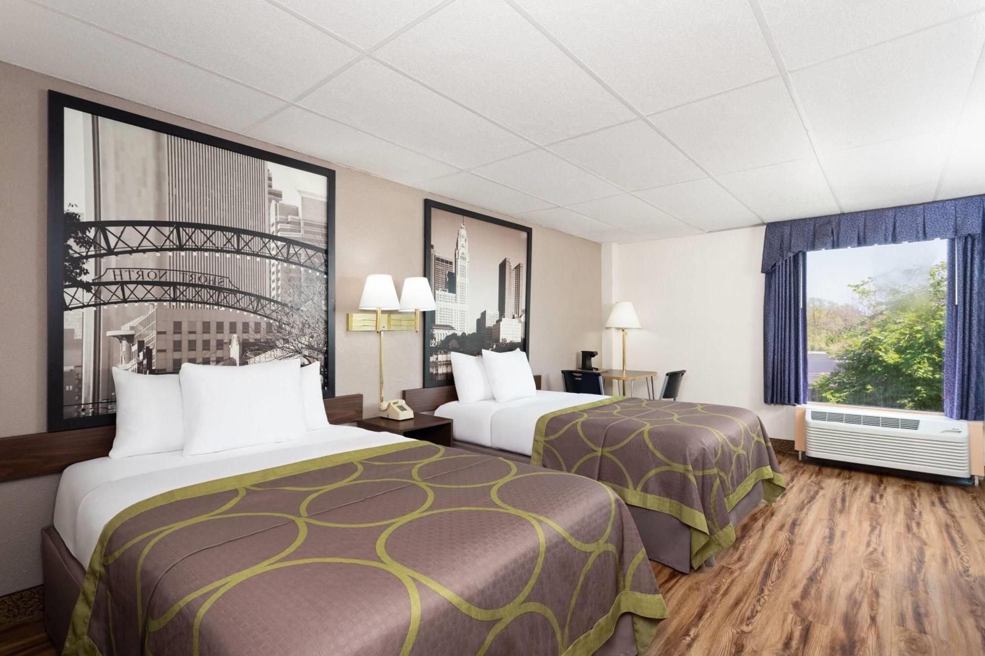 Super 8 by Wyndham Columbus Hotel Bagian luar foto
