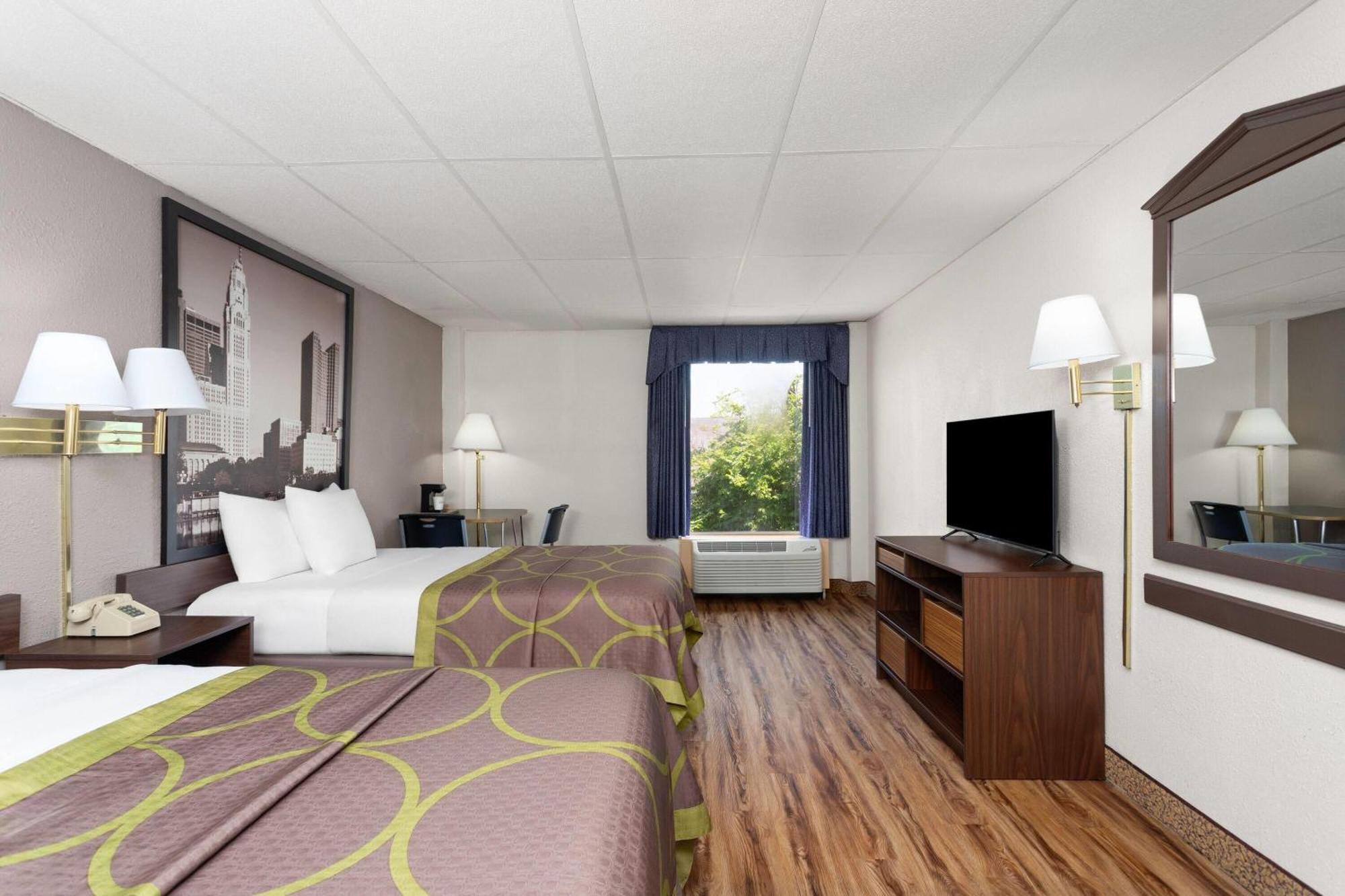 Super 8 by Wyndham Columbus Hotel Bagian luar foto