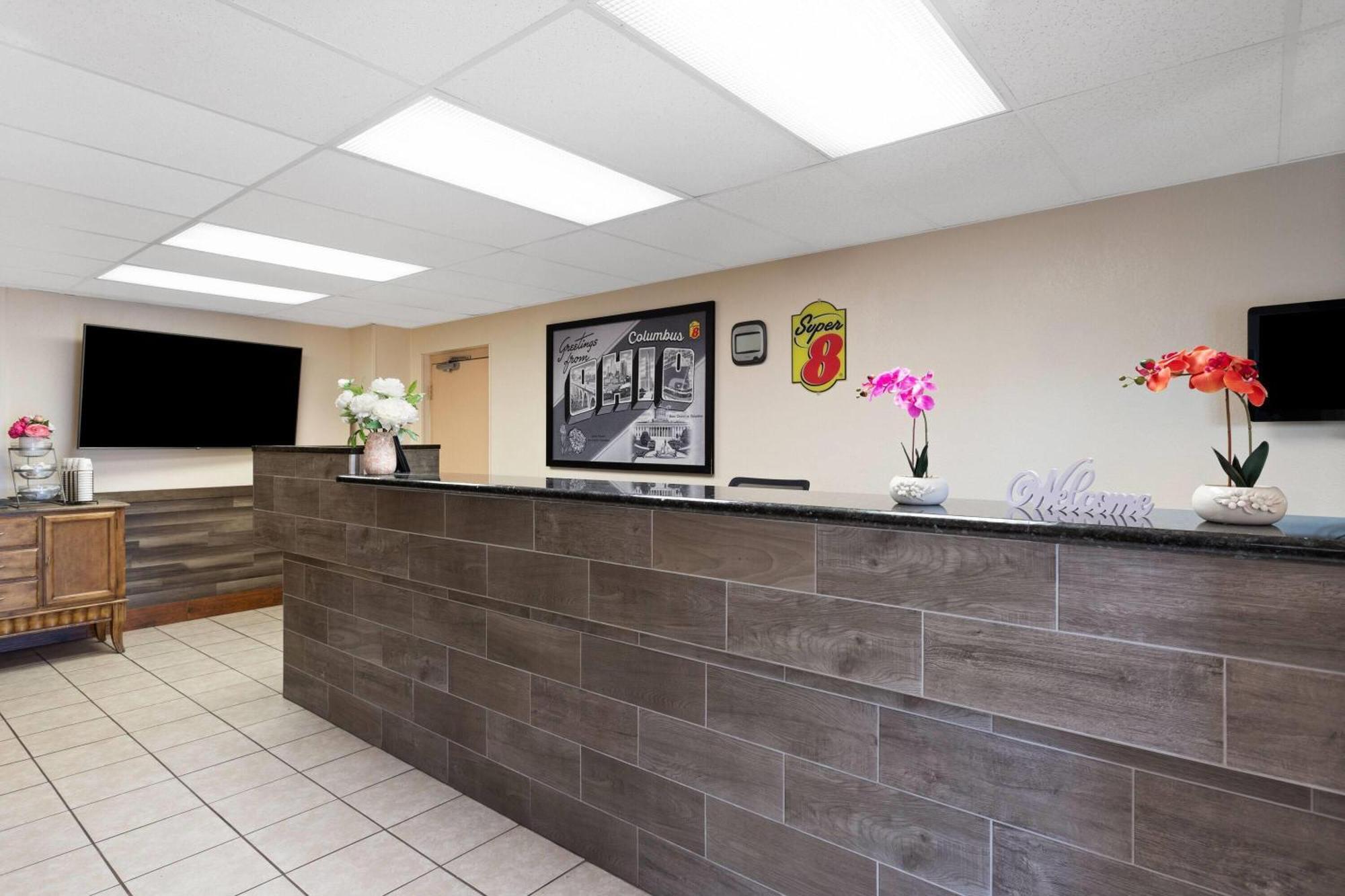 Super 8 by Wyndham Columbus Hotel Bagian luar foto