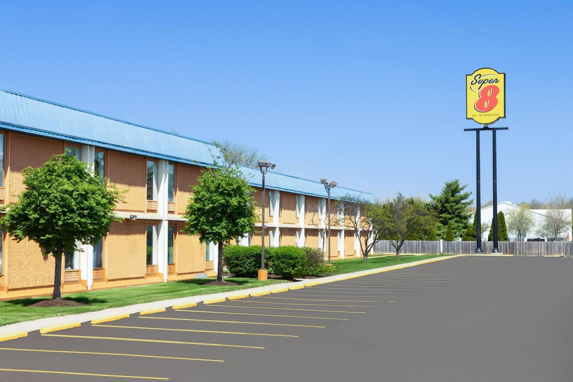 Super 8 by Wyndham Columbus Hotel Bagian luar foto