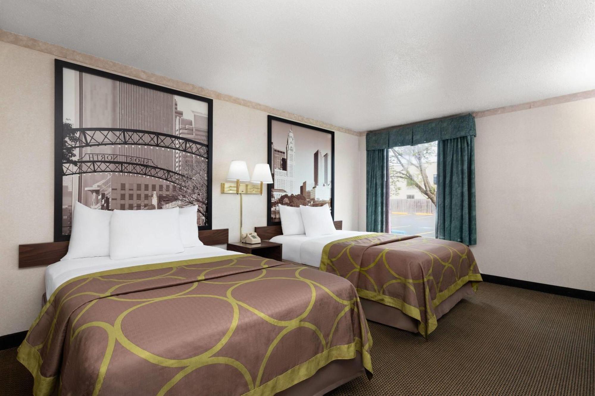 Super 8 by Wyndham Columbus Hotel Bagian luar foto