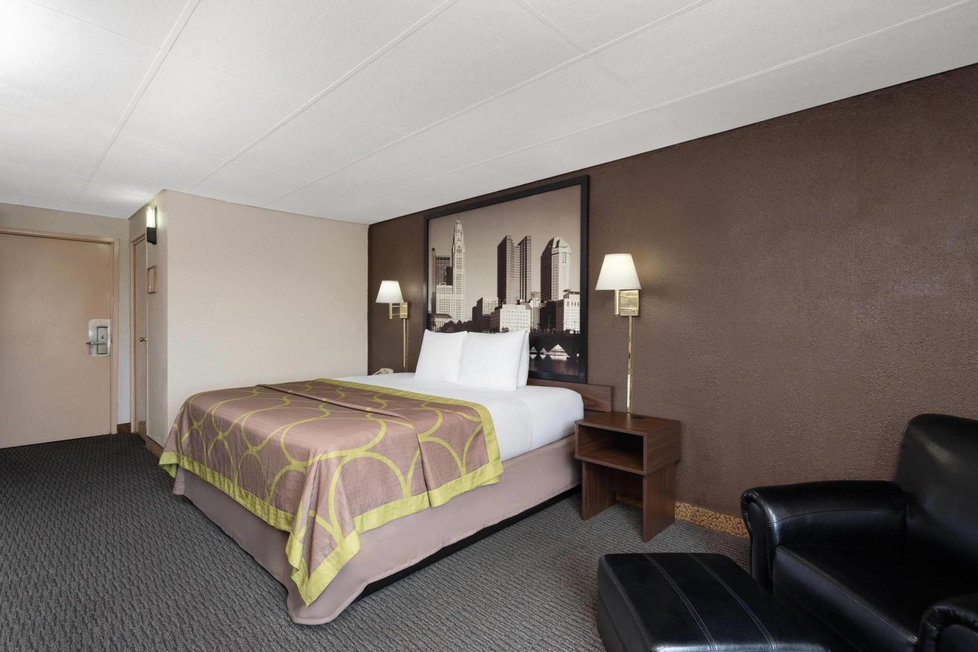 Super 8 by Wyndham Columbus Hotel Bagian luar foto