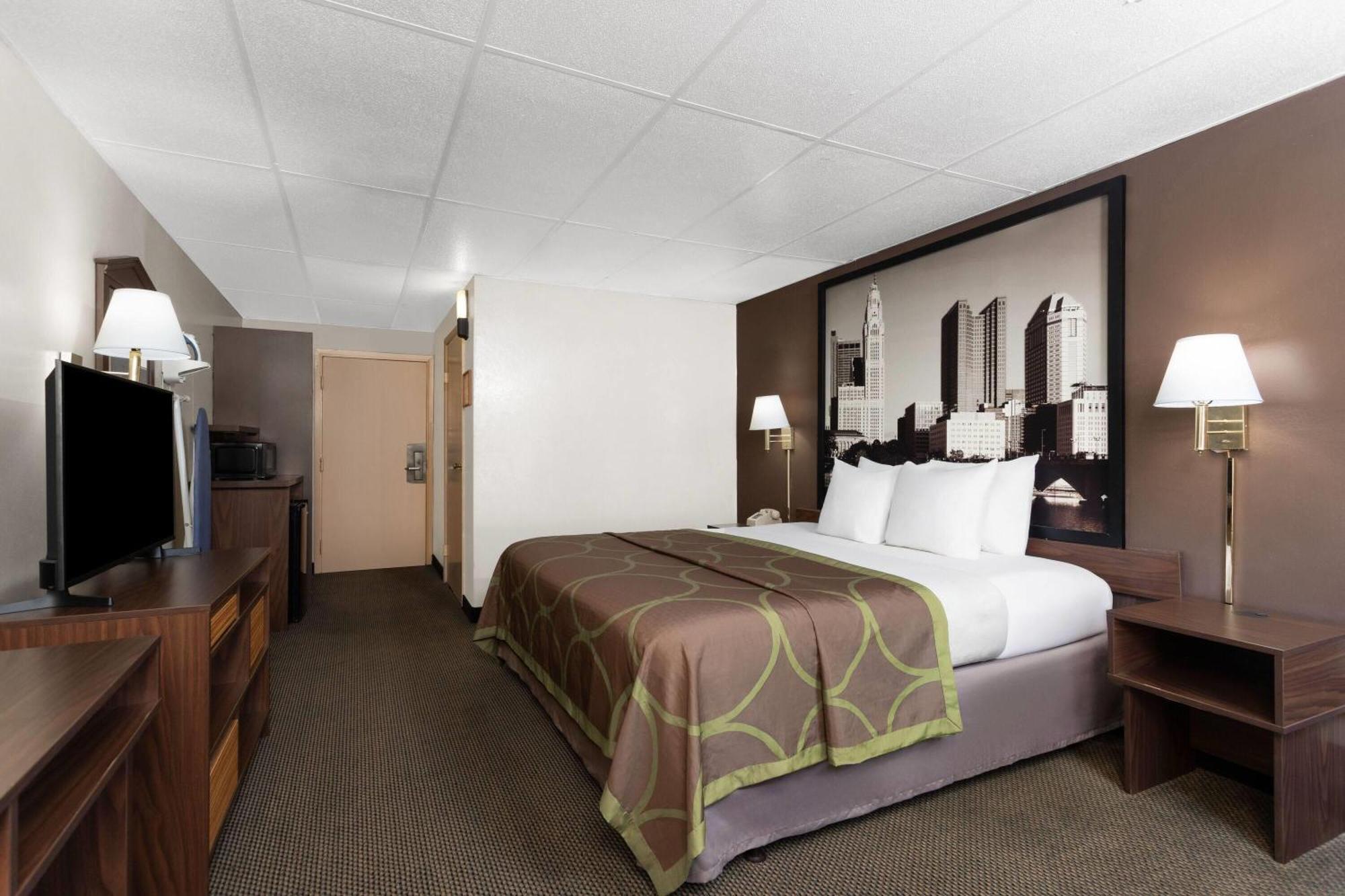 Super 8 by Wyndham Columbus Hotel Bagian luar foto